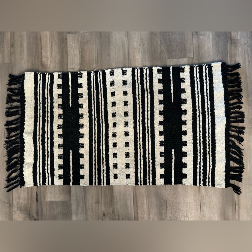 Black and Ivory Scatter Rug